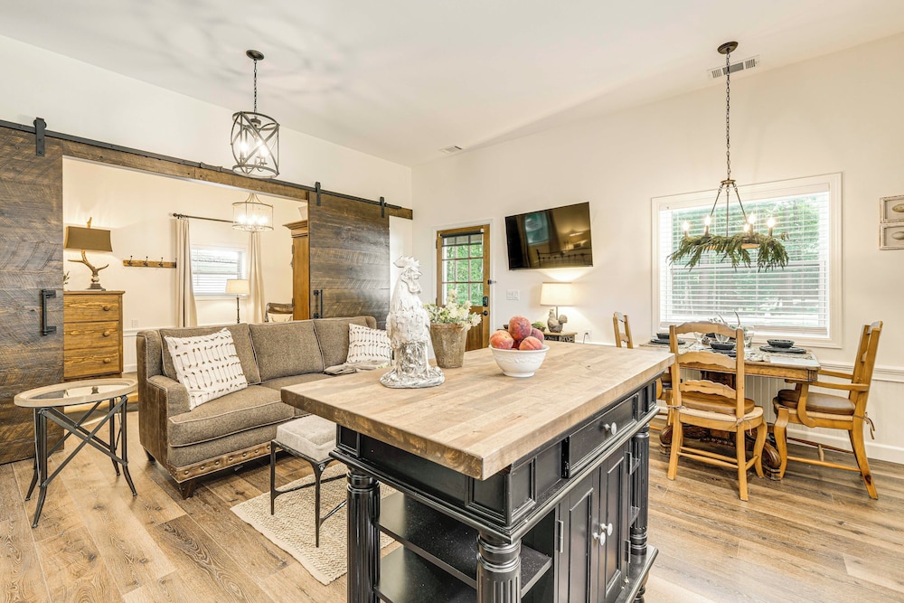 1/2 Mi to Lake Nottely: Blairsville Home w/ Patio!