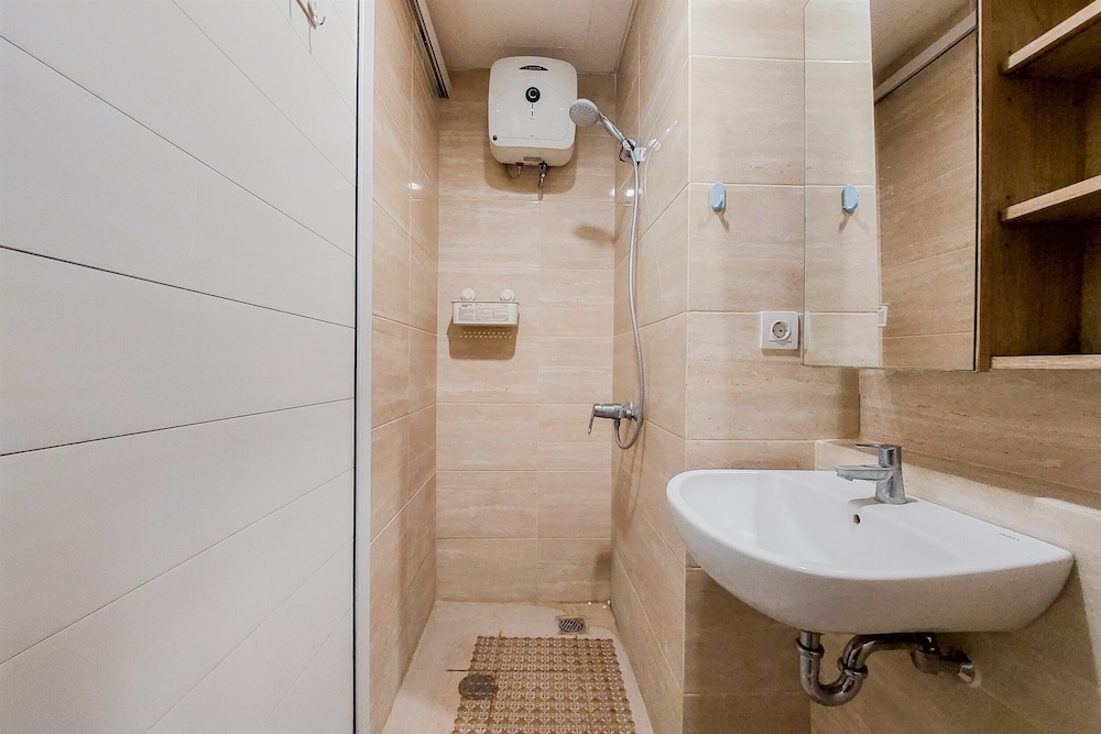 Good Deal and Comfy Studio Apartment at Springwood Residence