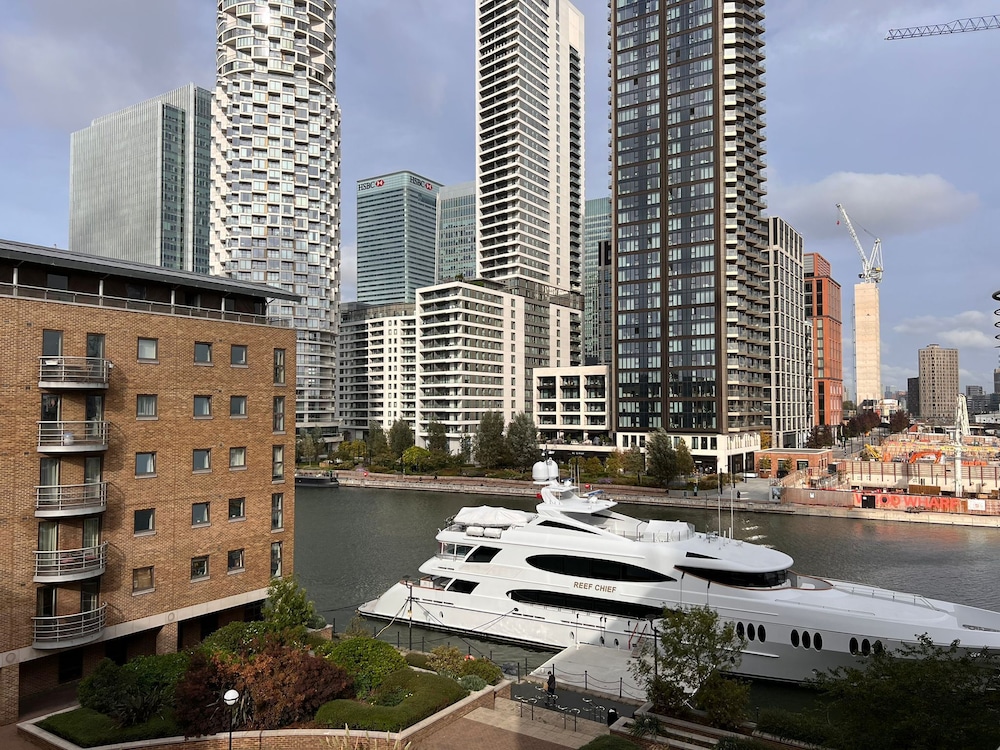 Lux 2 Bed in Canary Wharf Close to Excel & O2