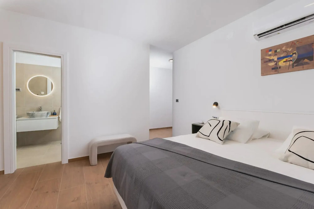 Photinia in Labin With 3 Bedrooms and 1 Bathrooms