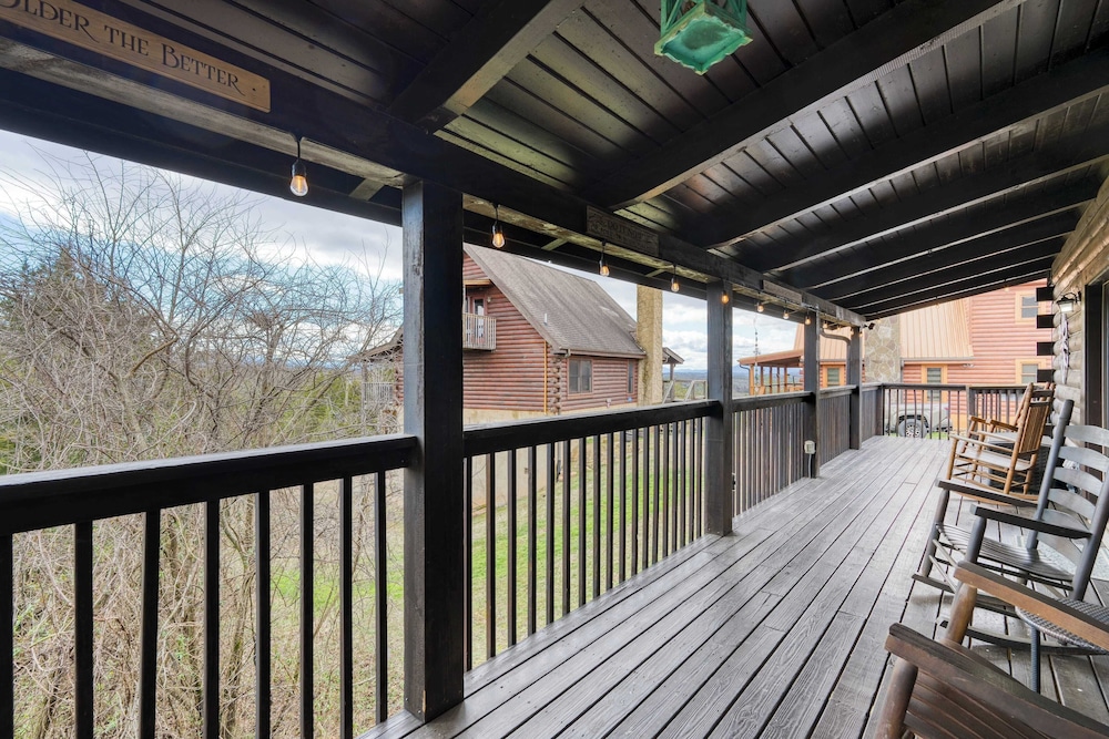 Mountains are Calling by Avantstay Sleeps 8 Hot Tub + Game Loft Located in Douglas Lake Resort