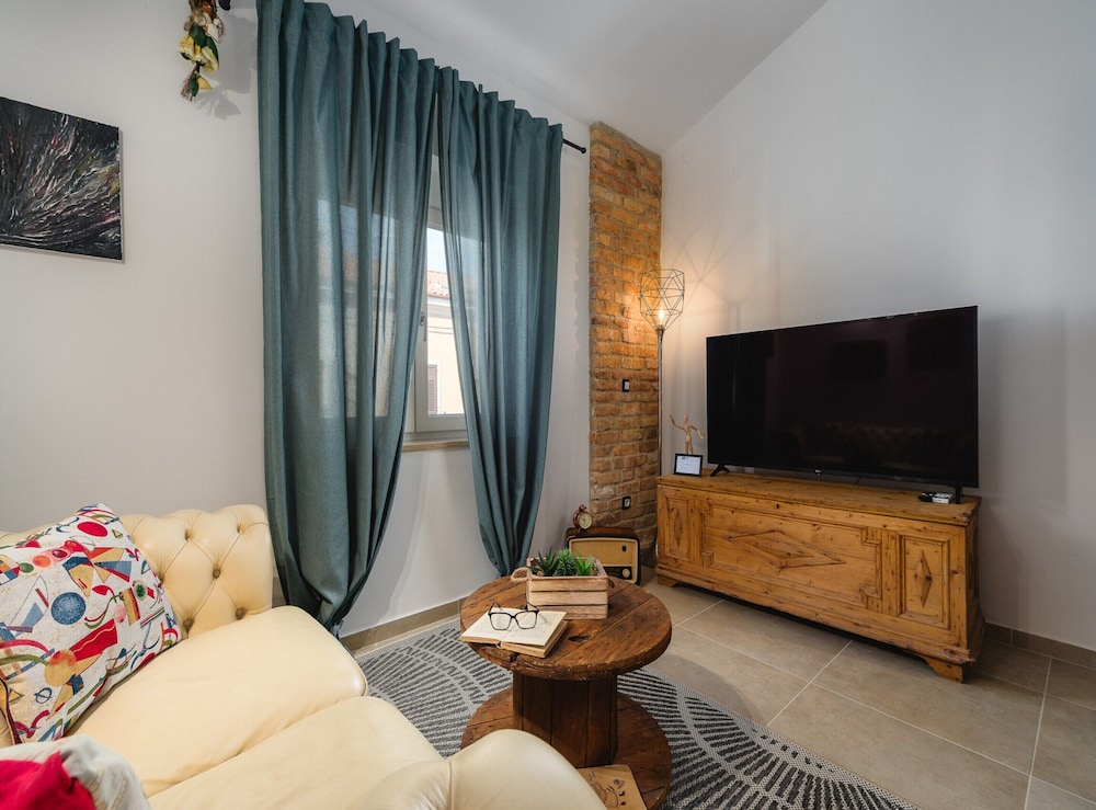Apartment With Cozy Bedroom