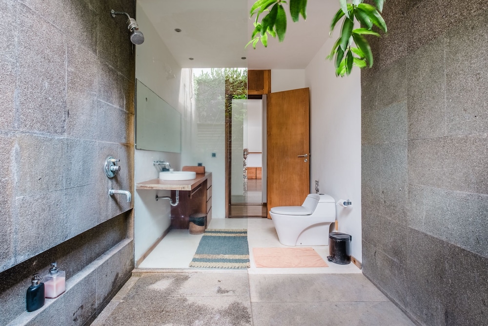 Jimbaran Balangan BeachFront Villa Nakar