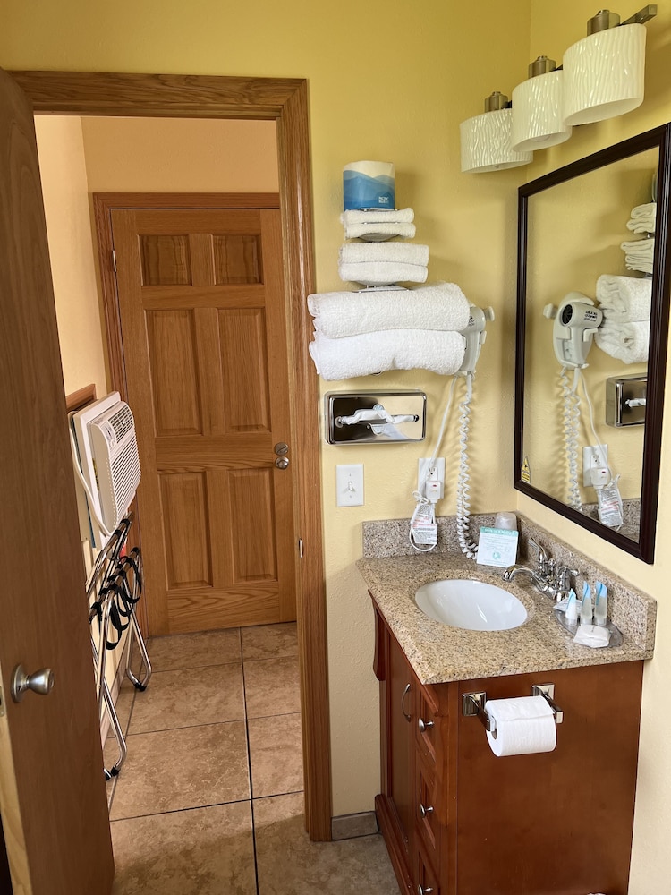 All Star Inn & Suites