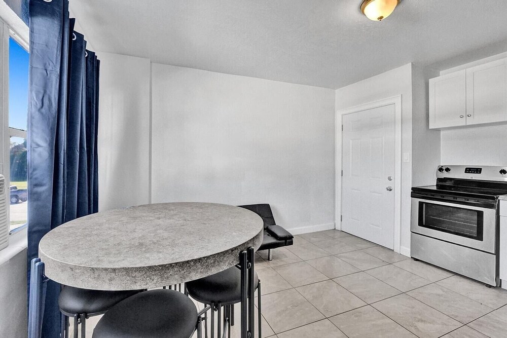 Cozy Apartment in West Palm Beach, Minutes Away From Downtown! N°4 view 5