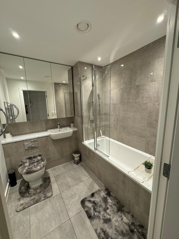 London City Chic Apartment With 3 Bedrooms