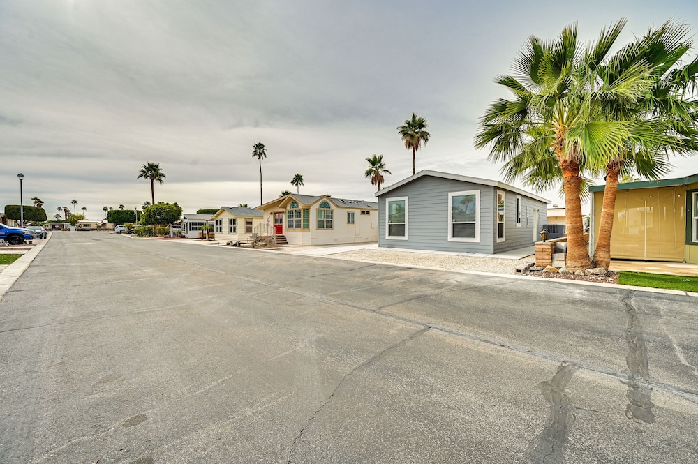 Yuma Home w/ Fire Pit & Outdoor Community Pool! view 5