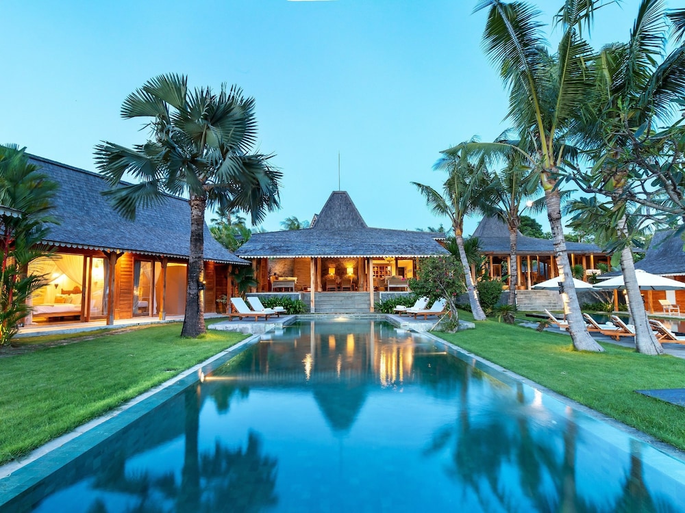 Villa Mannao by Villa Finder