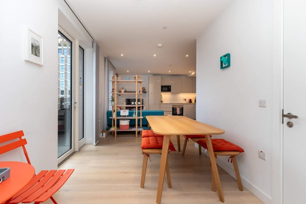 Pristine 1BD Flat W/balcony - Elephant & Castle!