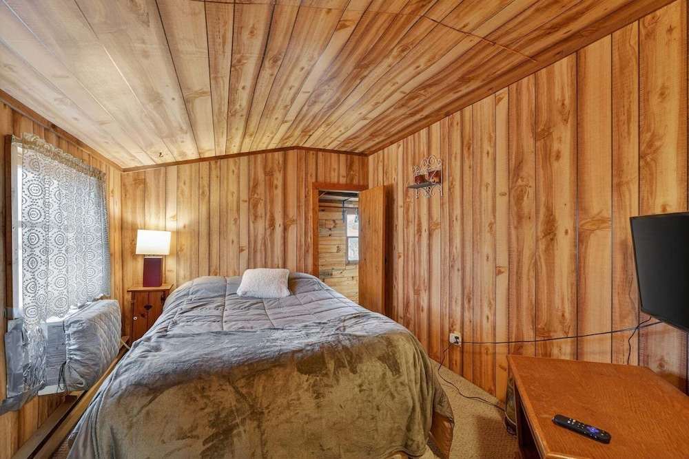 Rustic Shadows 5 Bedroom Cabin