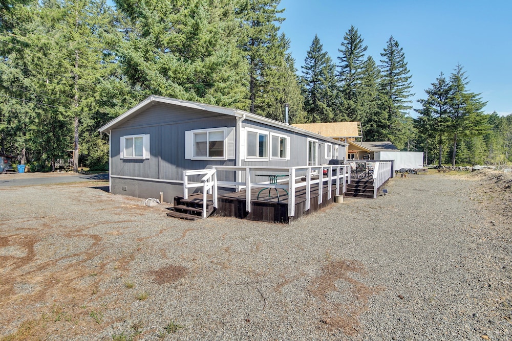 Riverfront Home w/ Deck, Near Mount Rainier! view 3