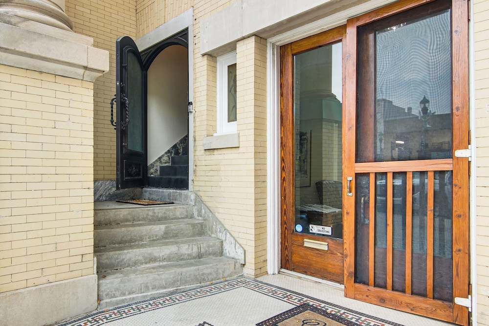 Modern Dtwn Condo w/ Balcony in Hendersonville