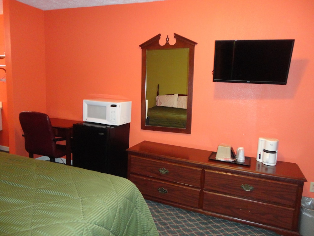 Royal Inn and Suites view 4