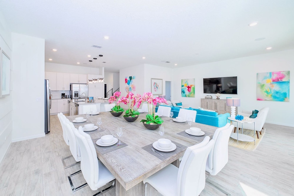 Upstay Mansion w Cinema Games Pool- Sleeps 26
