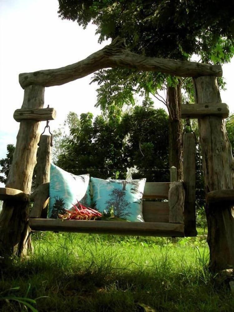 Baan Rim Klong Resort