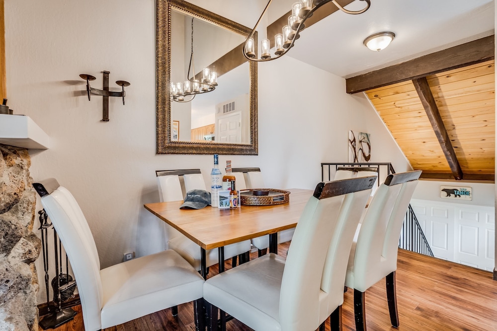 Pinegrove by Avantstay Beautiful Villas Condo Just Outside Tahoe City! - Property Image 6