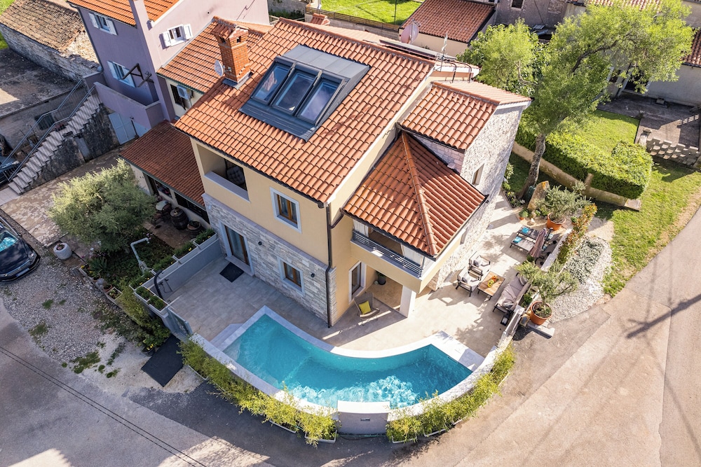 Casa Dika Pool & Lounge