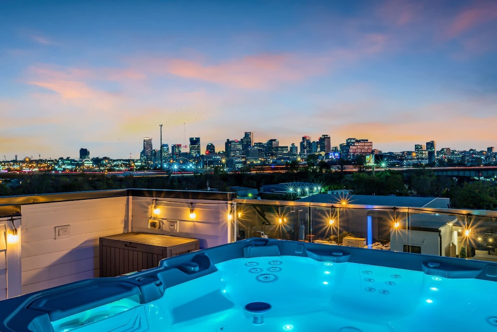 2 Hot Tubs Karaoke Game Room Downtown Nashville