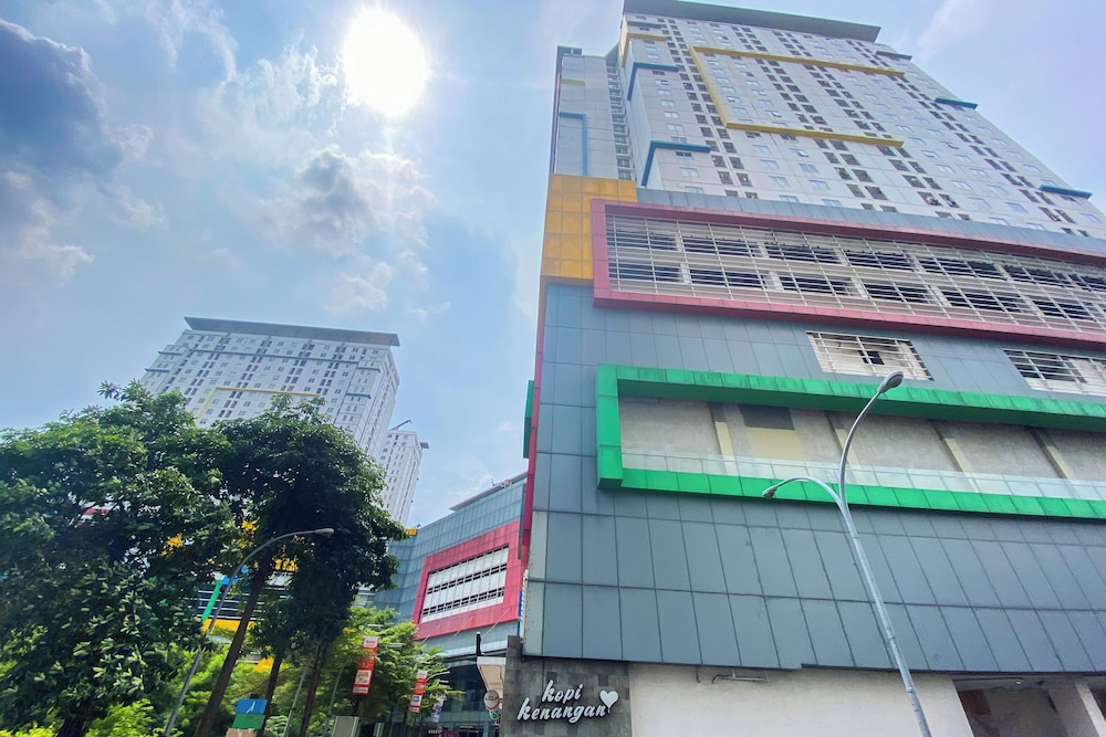 Comfort Living And Modern 2Br At Bassura City Apartment