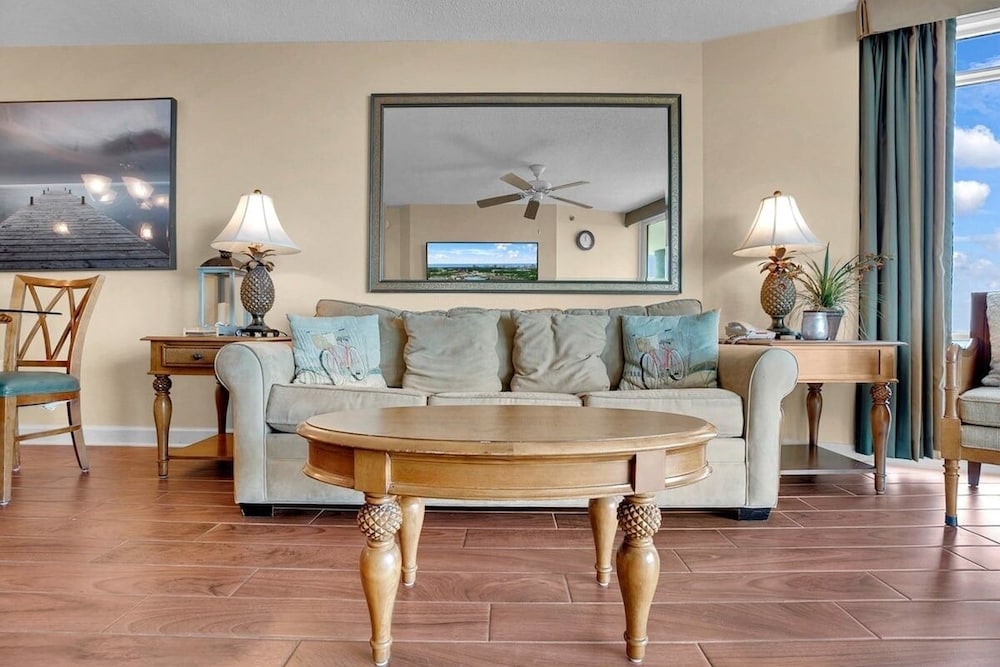 Horizon 701 3 Bedroom Condo