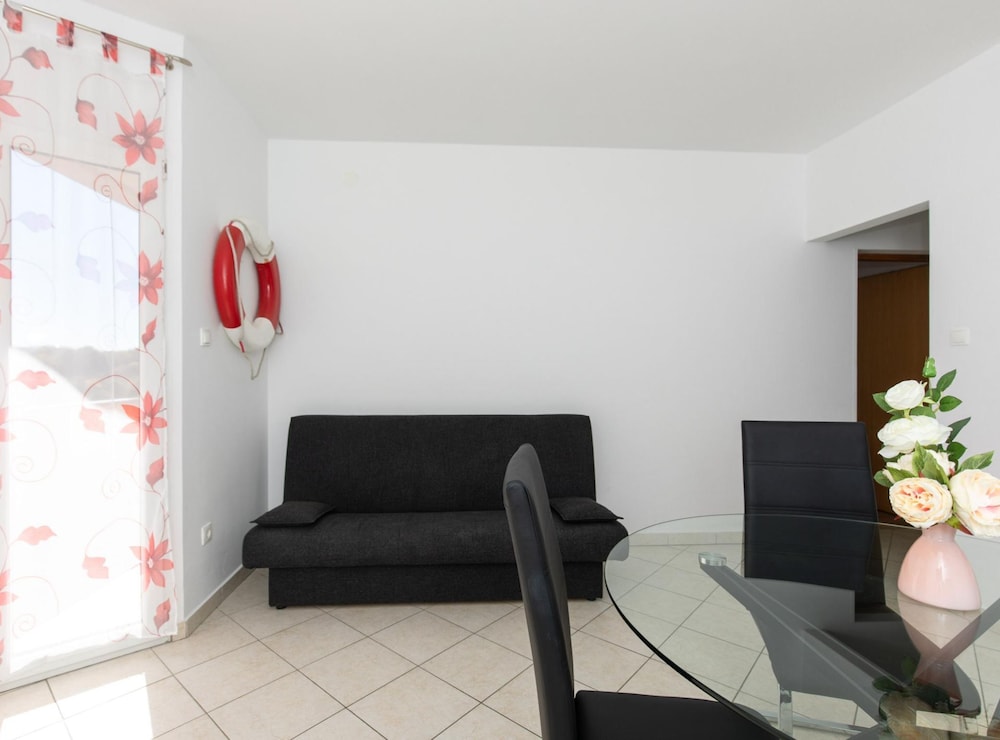 Scenic Elegant Apartments Krk With Balcony and Pool