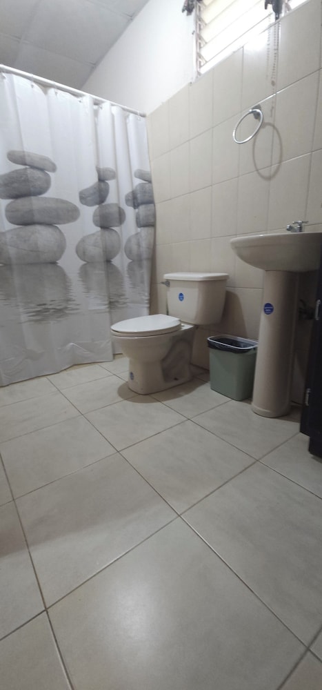 Cuartos independientes con baño privado