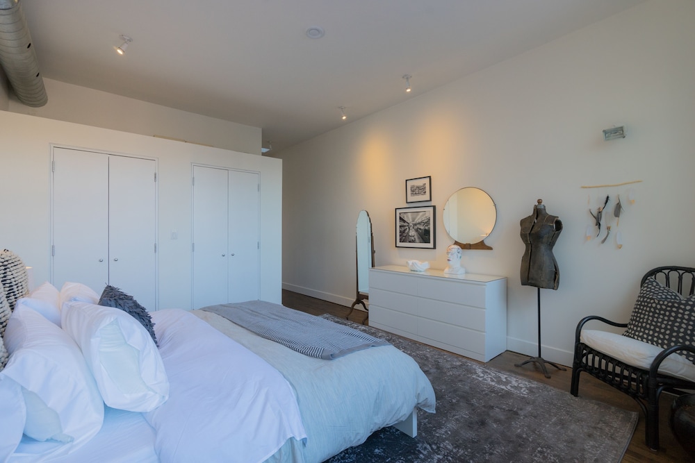 Applewood Suites - The Ossington Loft - Image 5