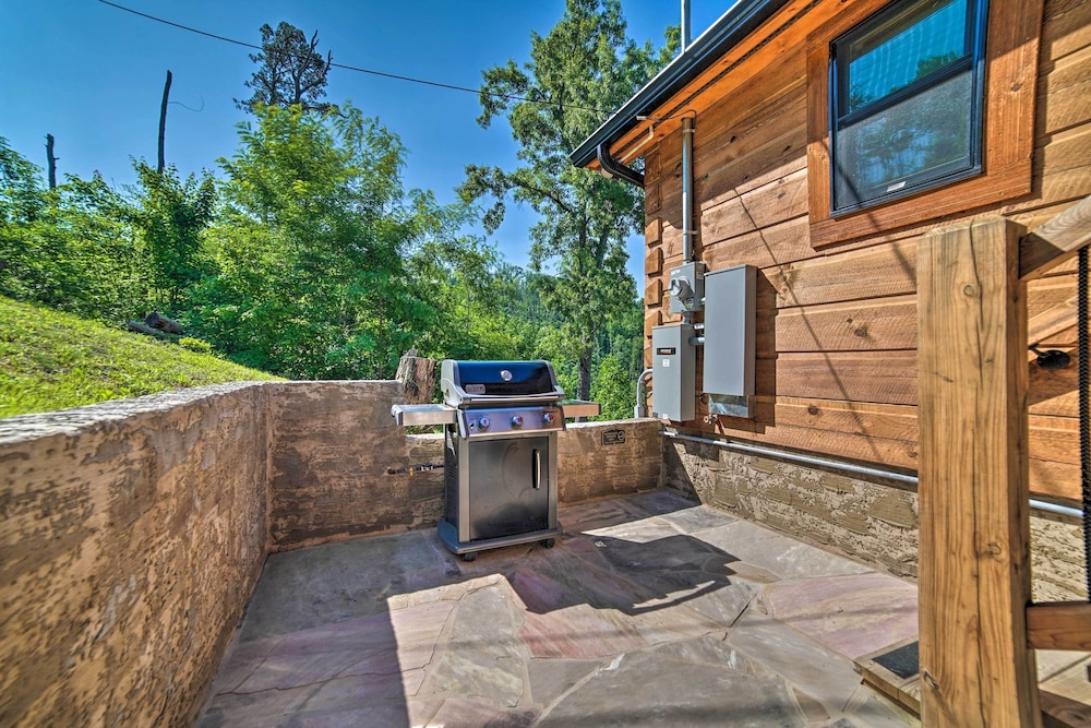 Spacious Mountain Retreat w/ Hot Tub + Views! view 4