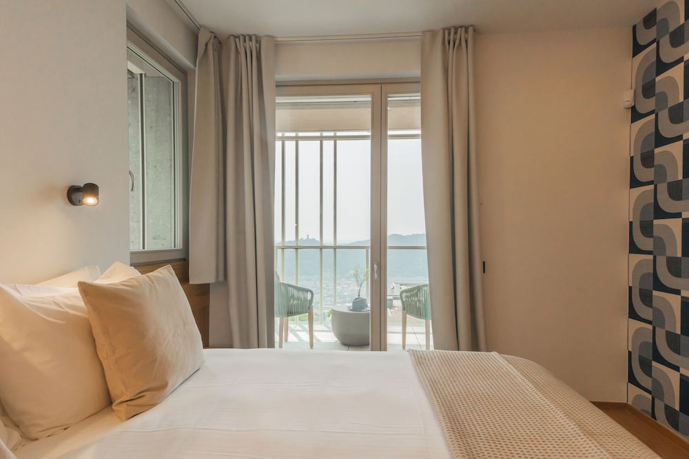 Pureview Luxury Suites, with breakfast & pool by Rent all Como