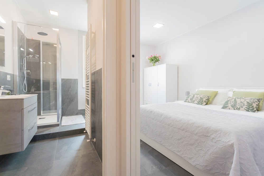 Sant'Agostino Apartments by Rent all Como