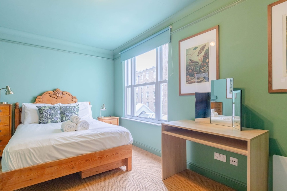 3 Bed House, Sleeps 8 - Near St Pancras