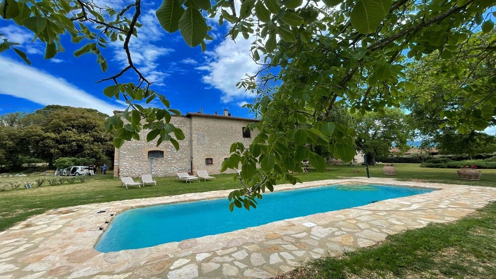Open Pool Villa in Italy - Spoleto Umbria - Property Image 59