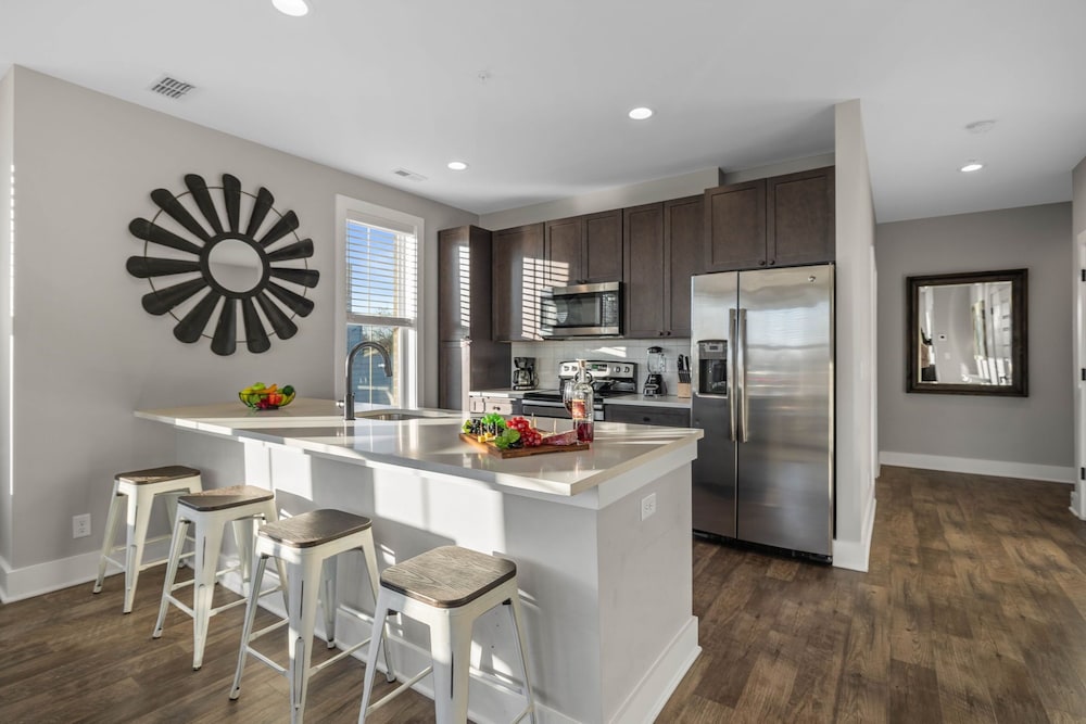 Pulse - Minutes to Broadway - Sleeps 6