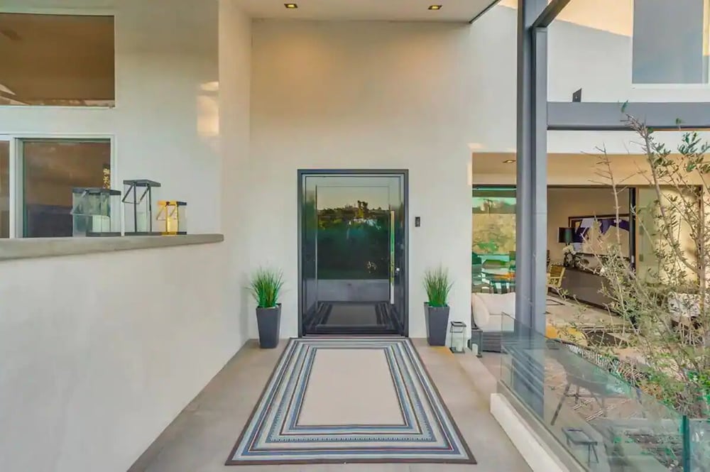Troy Dr - Sleek & Modern Hollywood Hills Home With Stunning Views