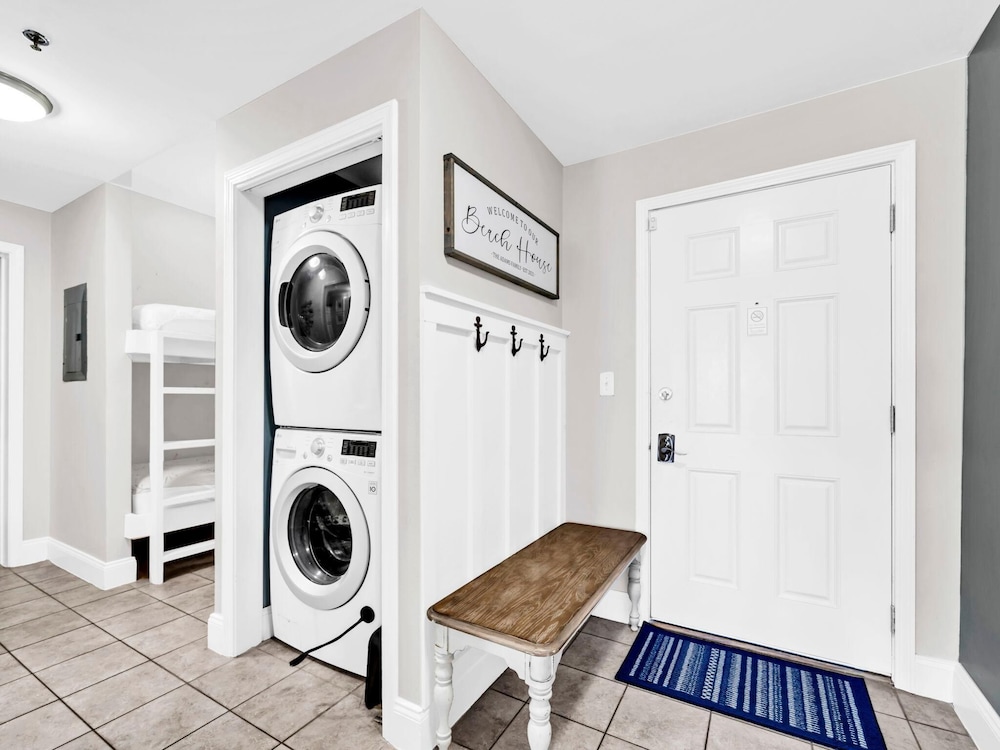 Laketown Wharf 906