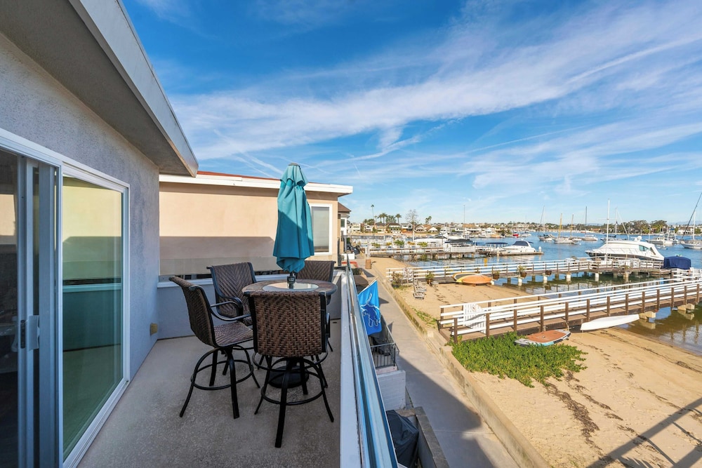 Sleeps 18 Dock, Walk to Beach, Balboa Fun Zone & Dining Edgewater Place