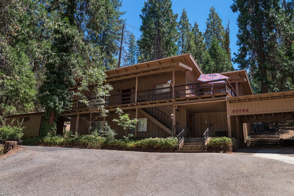 Yosemite Scenic Wonders - Bass Lake Area