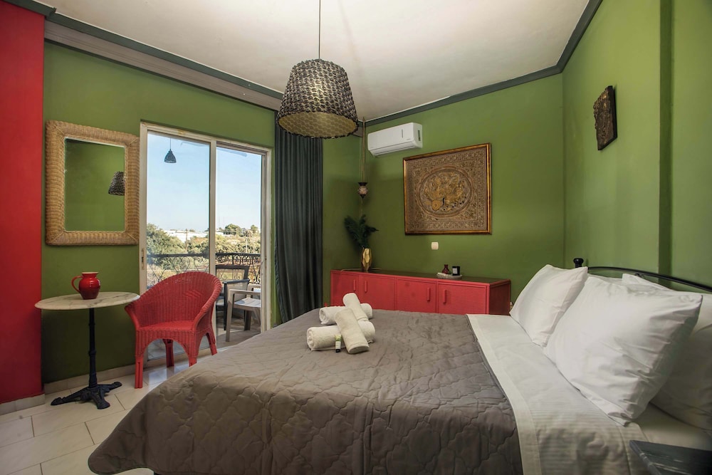 Villa Lilienne - Tranquil Escape With Private Garden Balcony