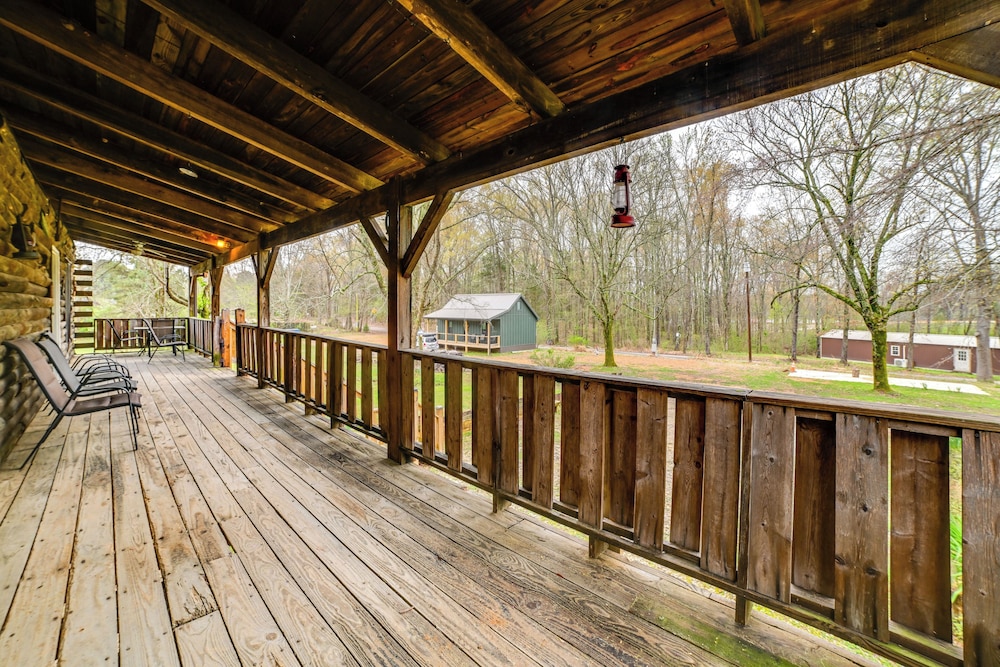 Game Room & Decks: Family Cabin in Springville!