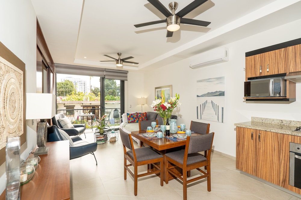 3 Adults or 2 Adults 2 Kids 1 Block From Ocean A Location