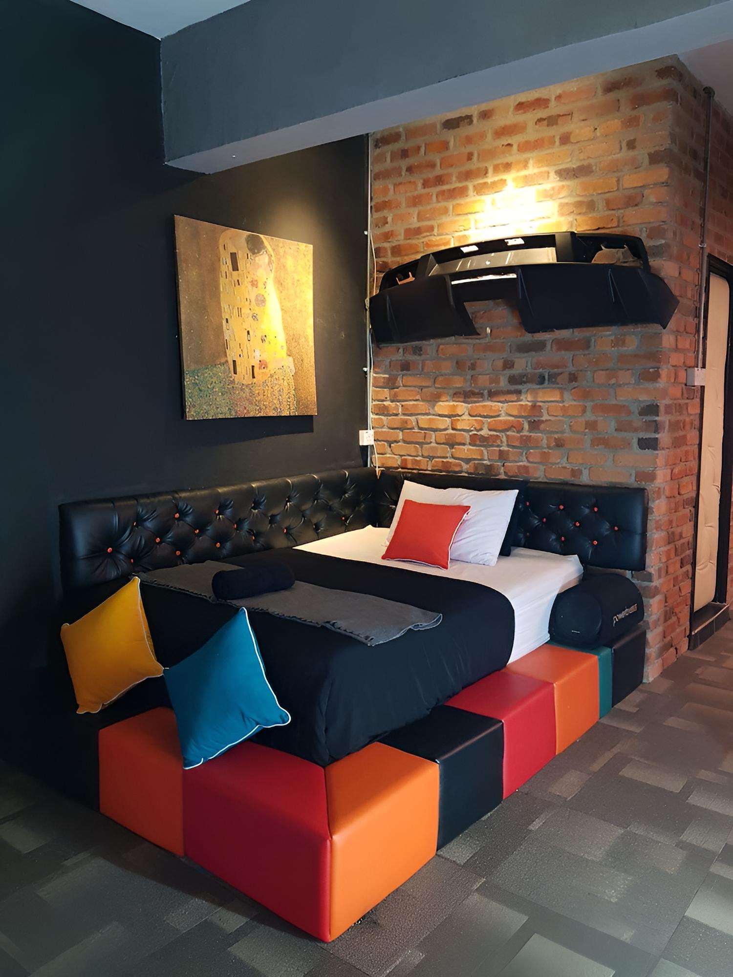 Bunker Hotel & Restaurant