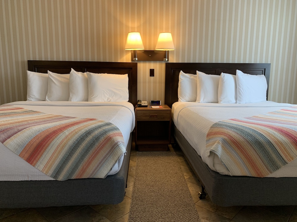 Coachman Inn & Suites