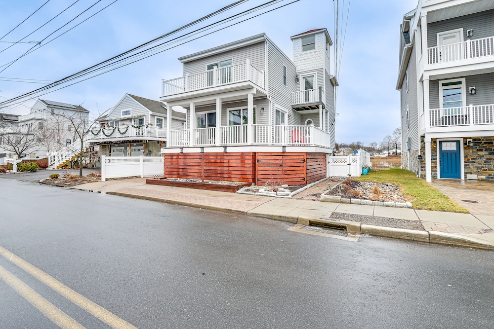 Bright Milford Beach House w/ Outdoor Shower view 2
