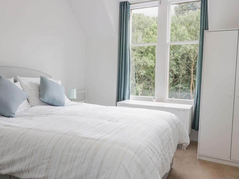 6 Coltbridge Gardens