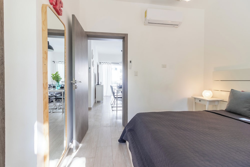 Modern 2BR Apartment - Paseo del Mar