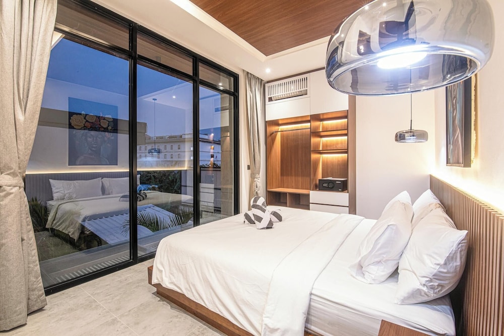 Tropical Elegance 5BR Canggu Villa Near Beach