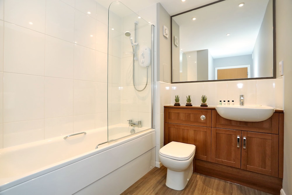 Town & Country Apartments -Priory Park