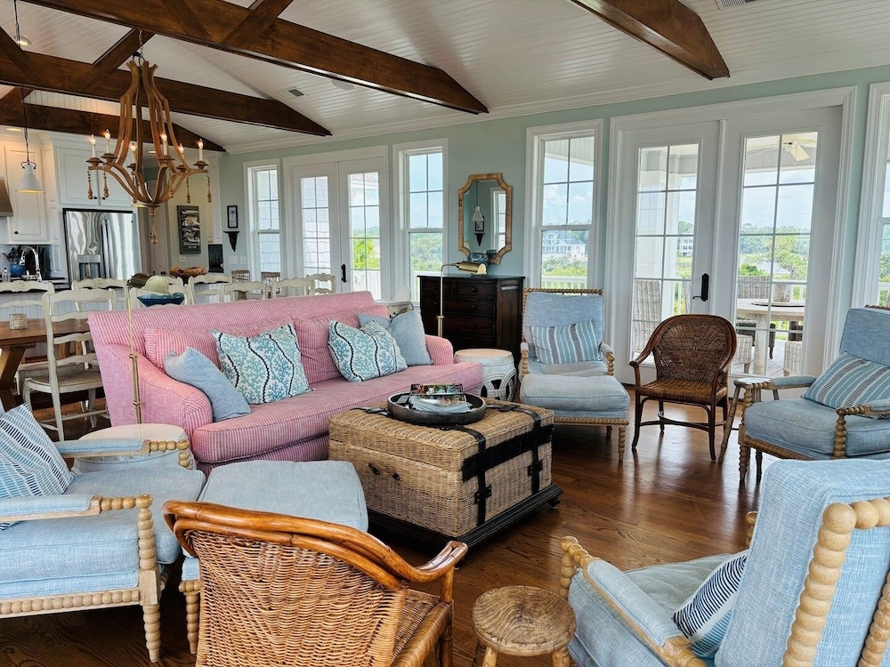 Gray Goose 5 Bedroom Home by RedAwning