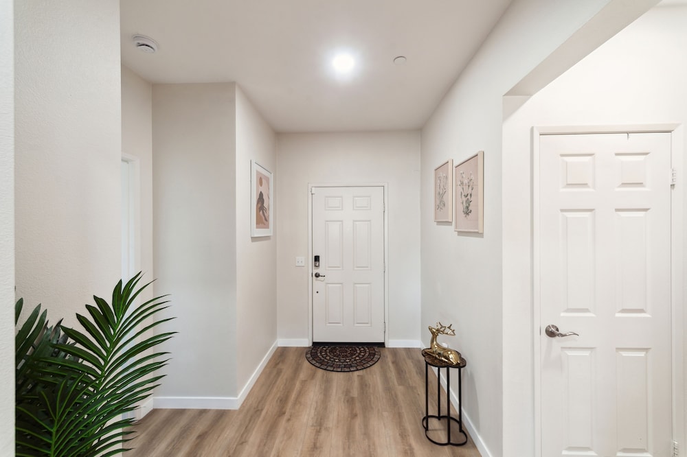 Charming Pet-friendly Getaway In Sunny Beaumont 4 Bedroom Home