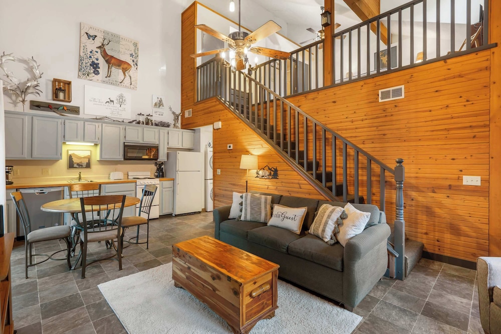 Whitetail Cabin Getaway for 6